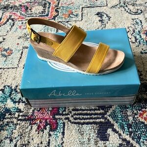 Abella Yellow Wedge sandals size 7 NIB